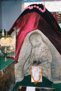 патхар с отпечатком тела Гуру Нанака